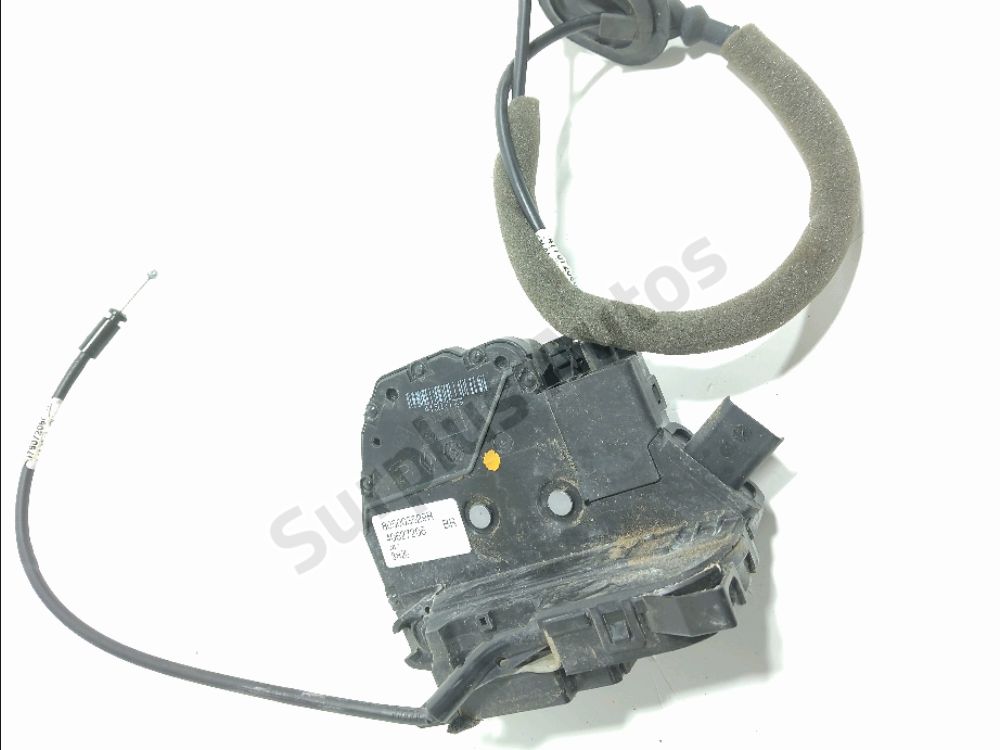 Serrure de porte avant droite