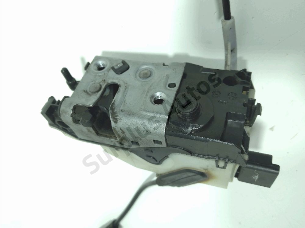 Serrure de porte avant droite