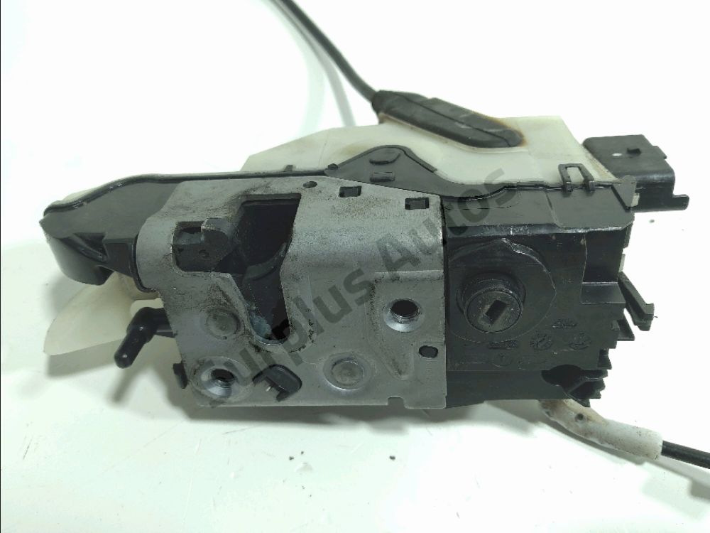 Serrure de porte avant gauche