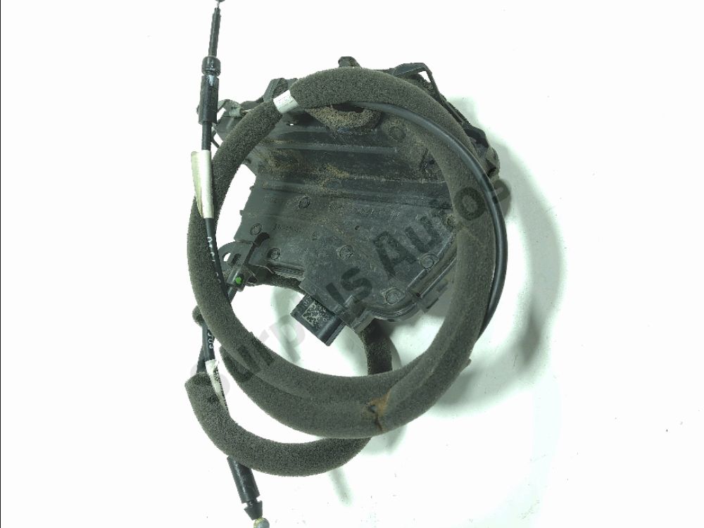 Serrure de porte avant droite