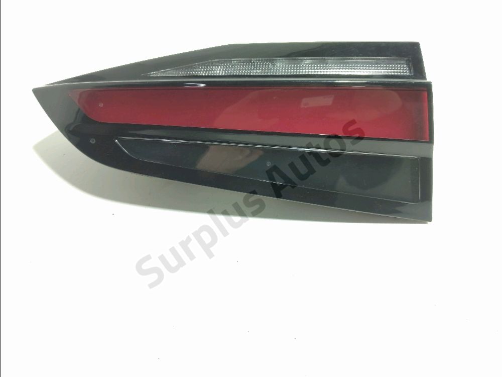 Feu arrière intérieur gauche