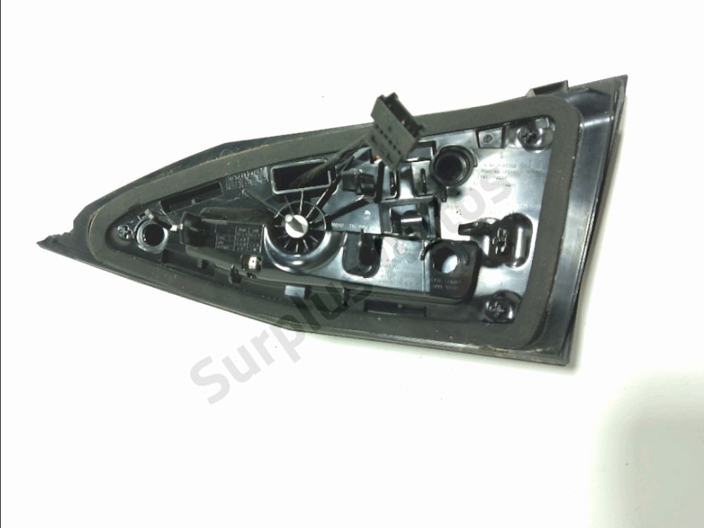 Feu arrière intérieur gauche