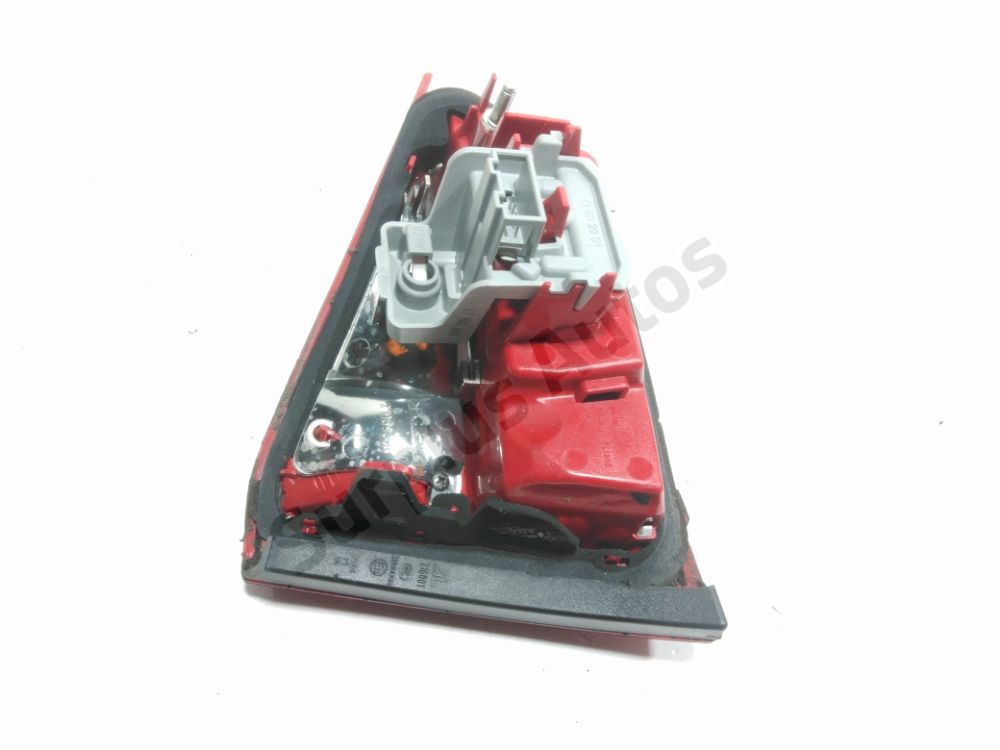 Feu arrière intérieur gauche