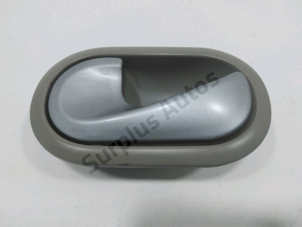 Poignee interieure porte avant gauche