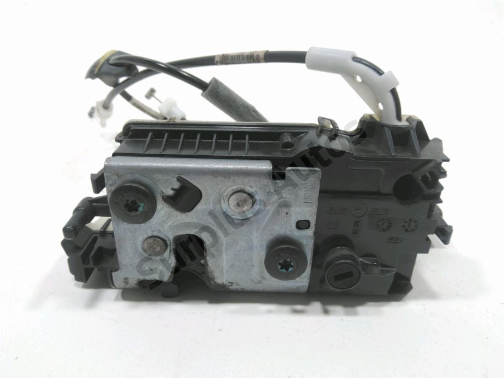 Serrure de porte avant droite