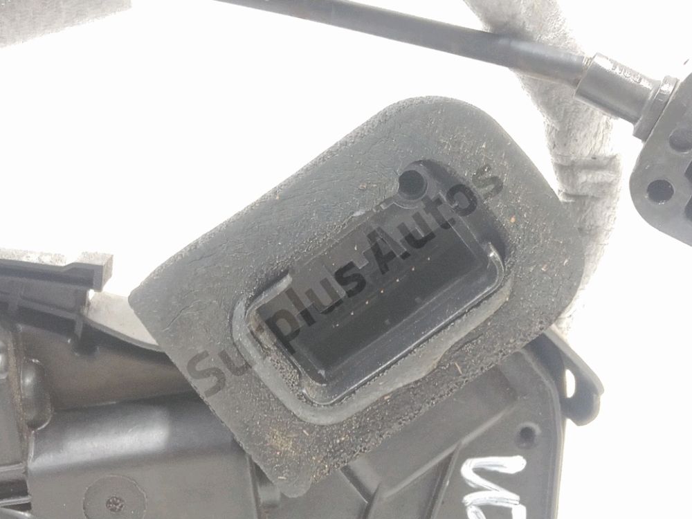 Serrure de porte avant droite
