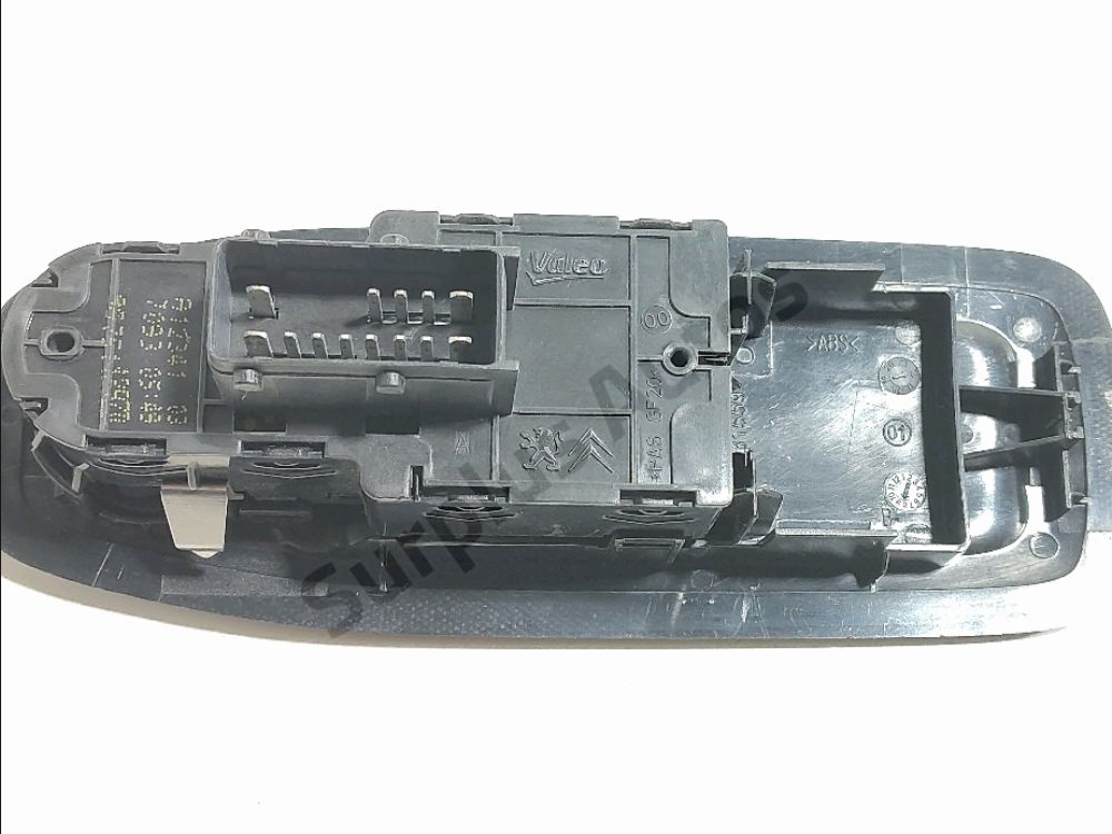 Commande lève-vitre avant gauche