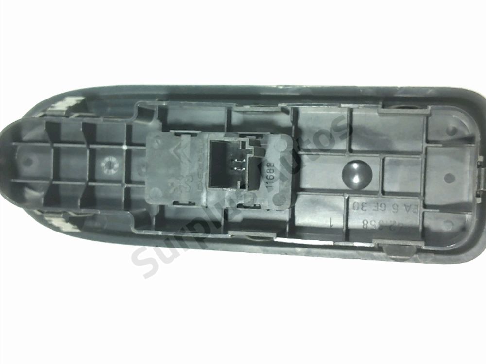 Commande lève-vitre avant droit