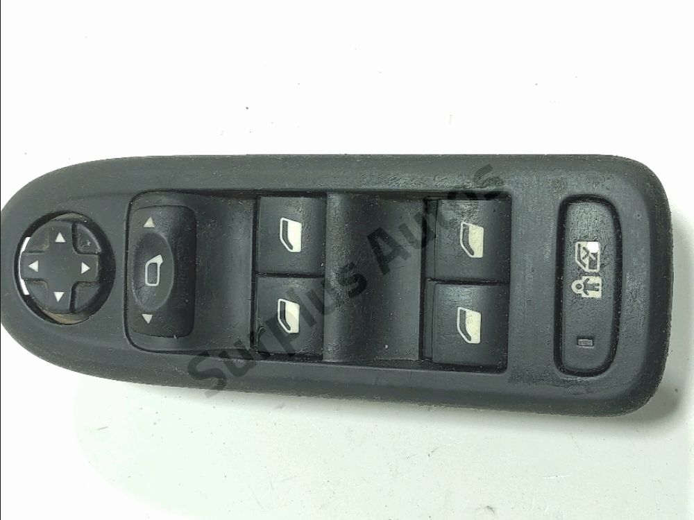 Commande lève-vitre avant gauche