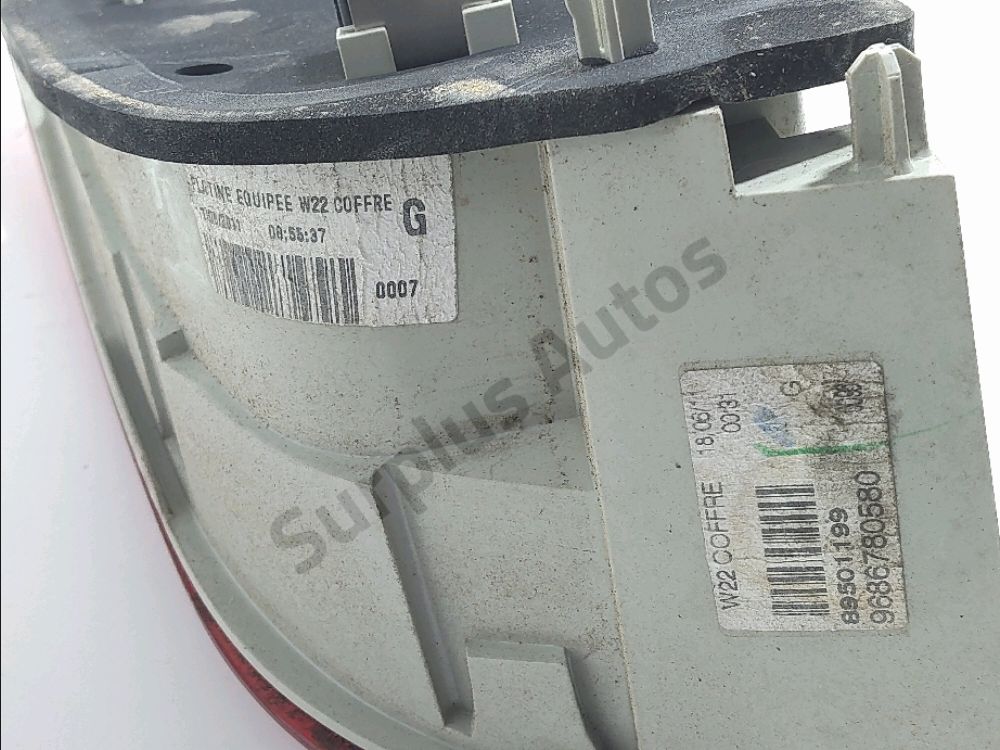 Feu arrière intérieur gauche