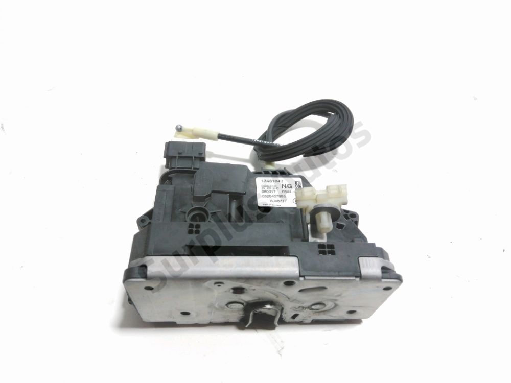 Serrure de porte avant droite