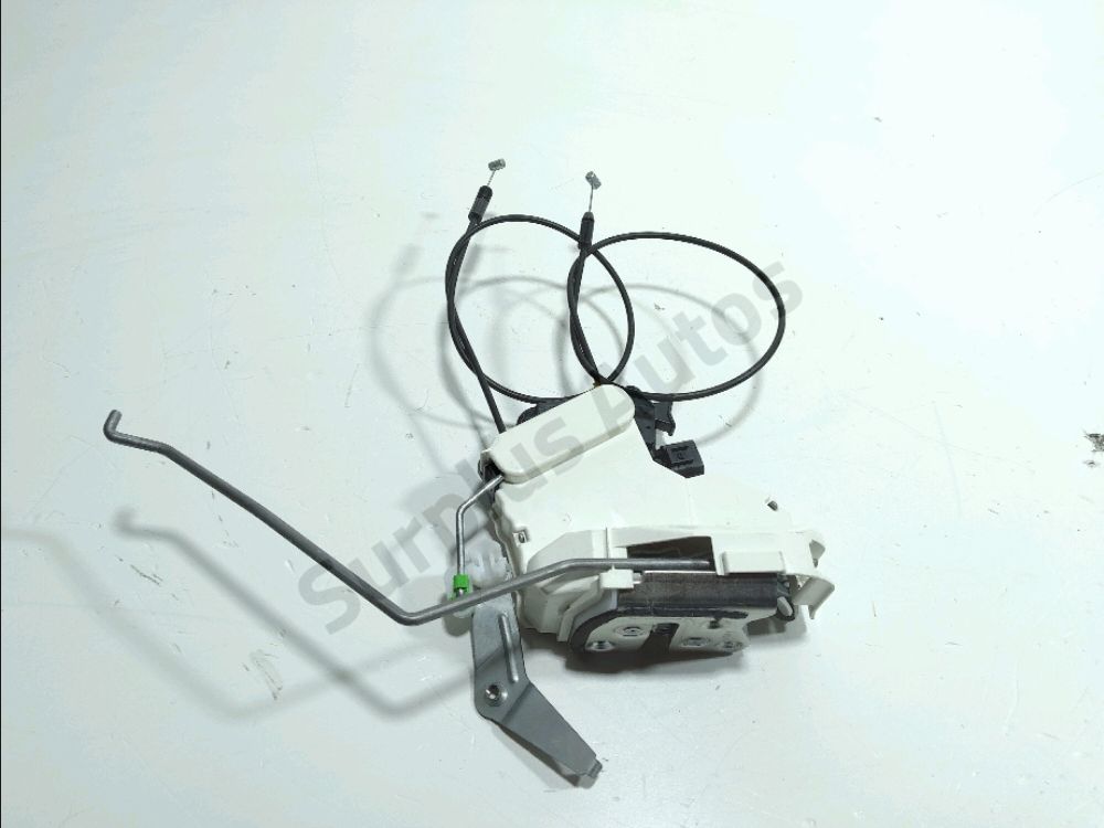 Serrure de porte avant droite