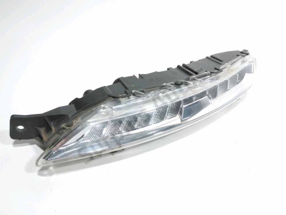 Feu diurne avant gauche