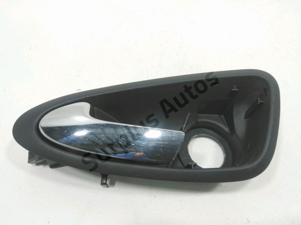 Poignee interieure porte avant gauche