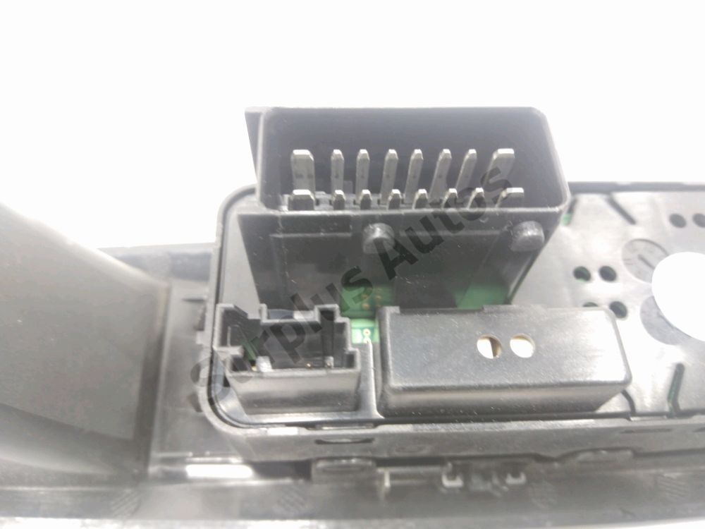 Commande lève-vitre avant gauche