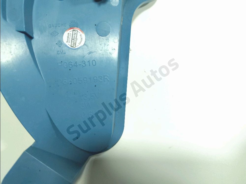 Feu diurne avant gauche