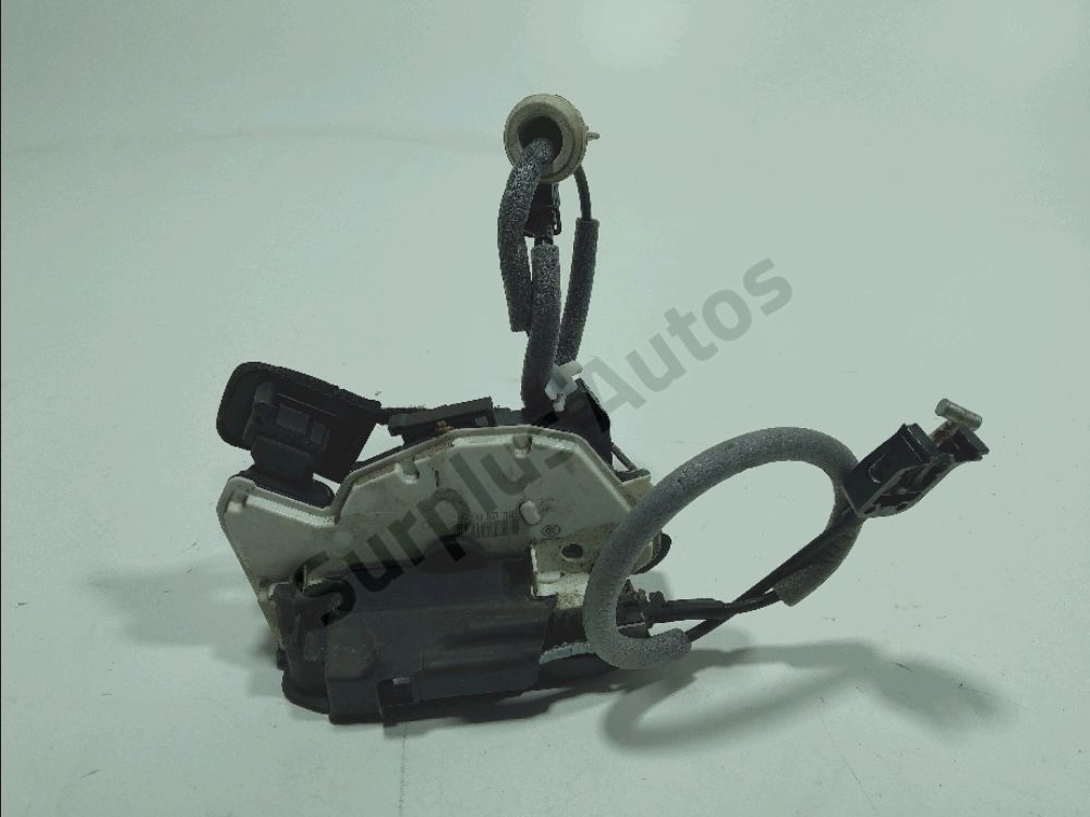 Serrure de porte avant droite