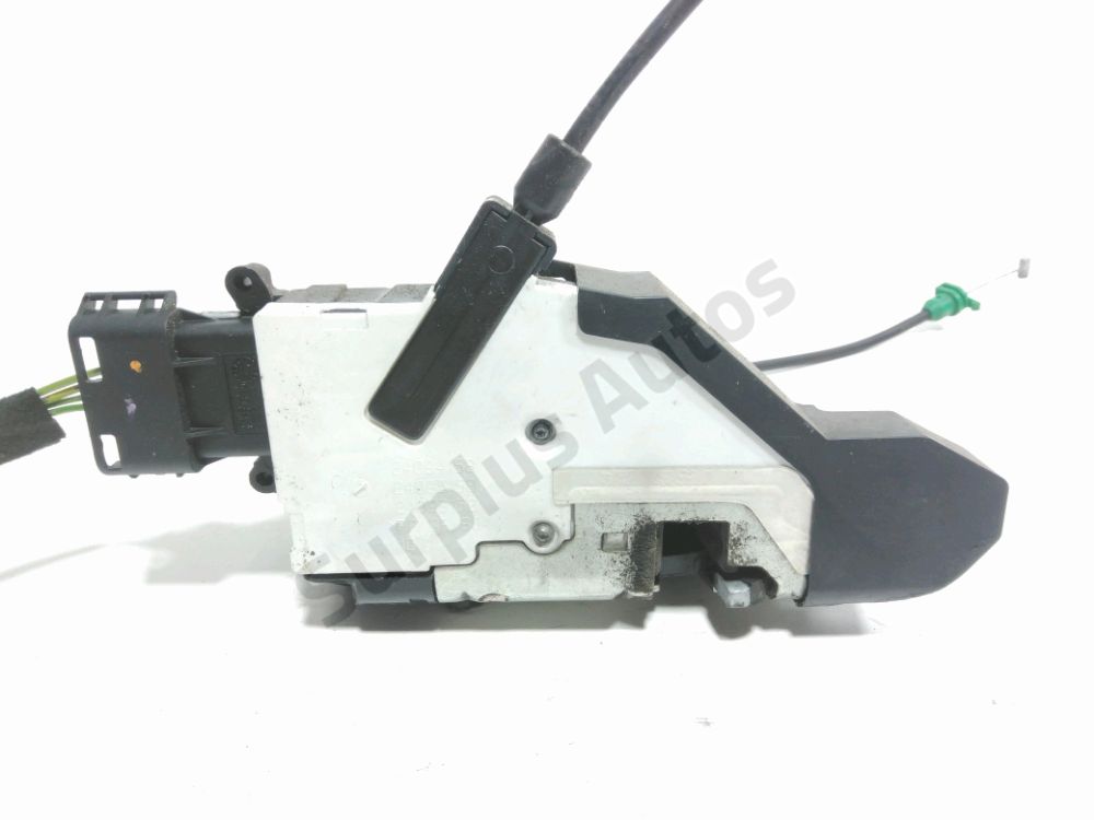 Serrure de porte avant droite