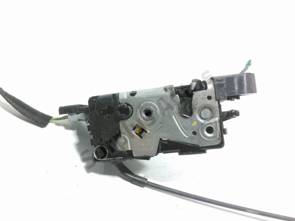 Serrure de porte avant droite