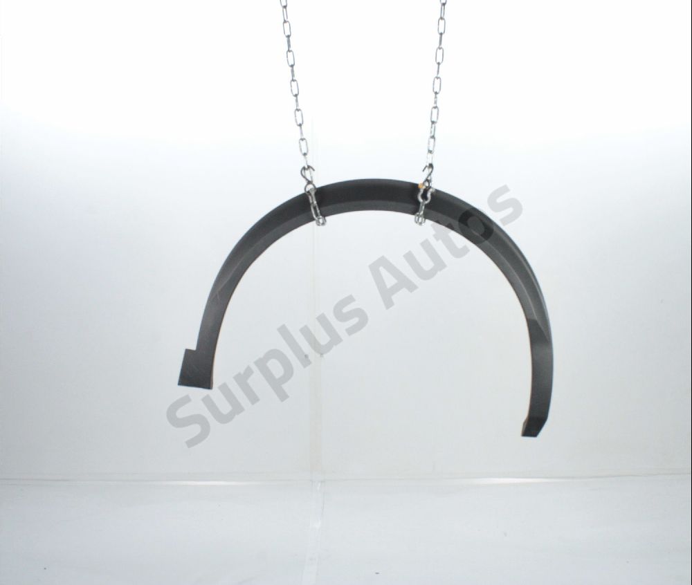 Elargisseur d'aile avant droite