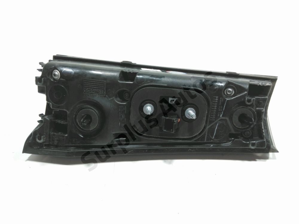 Feu arrière intérieur gauche