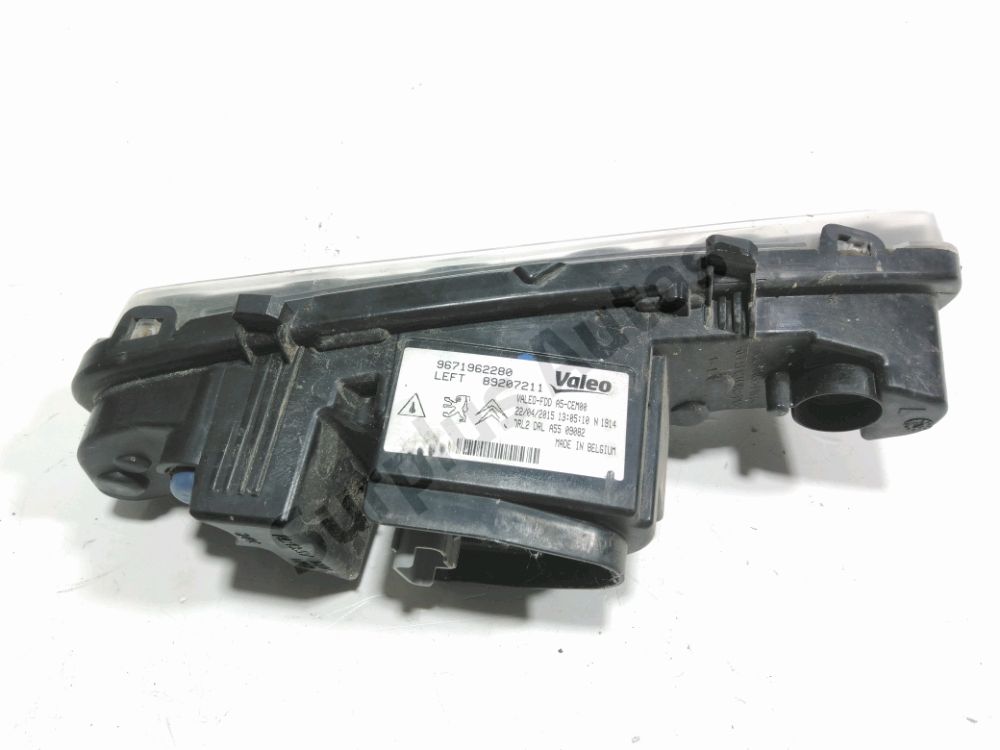 Feu diurne avant gauche