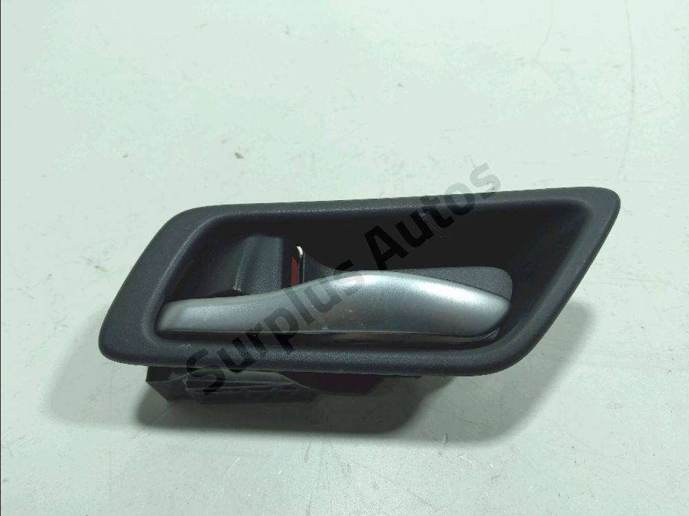 Poignée intérieure porte avant gauche