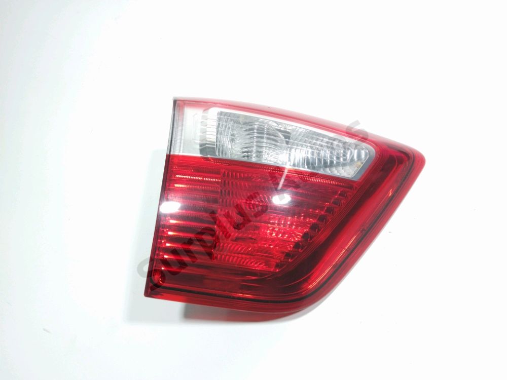 Feu arrière intérieur gauche