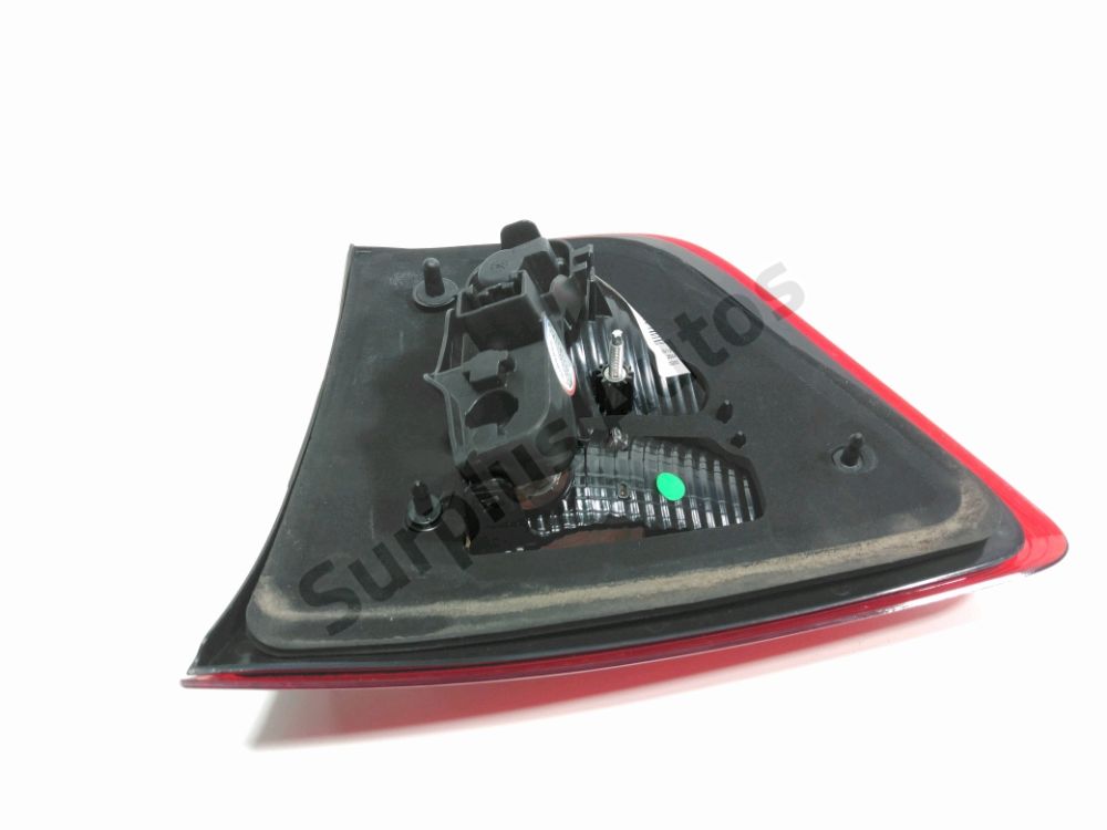 Feu arrière intérieur gauche