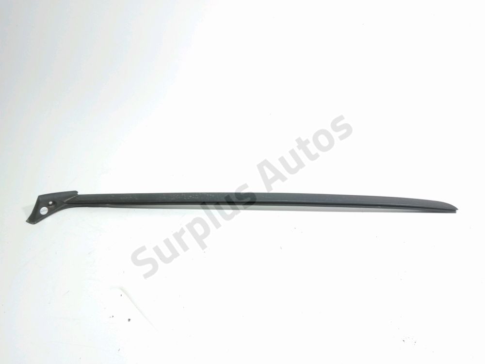 Baguette pare-brise avant droite