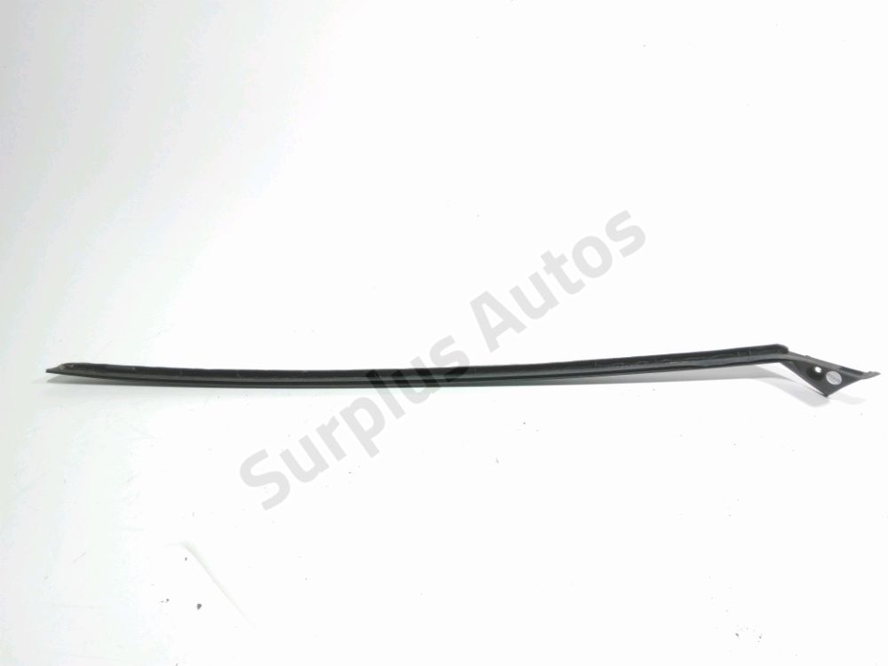 Baguette pare-brise avant droite