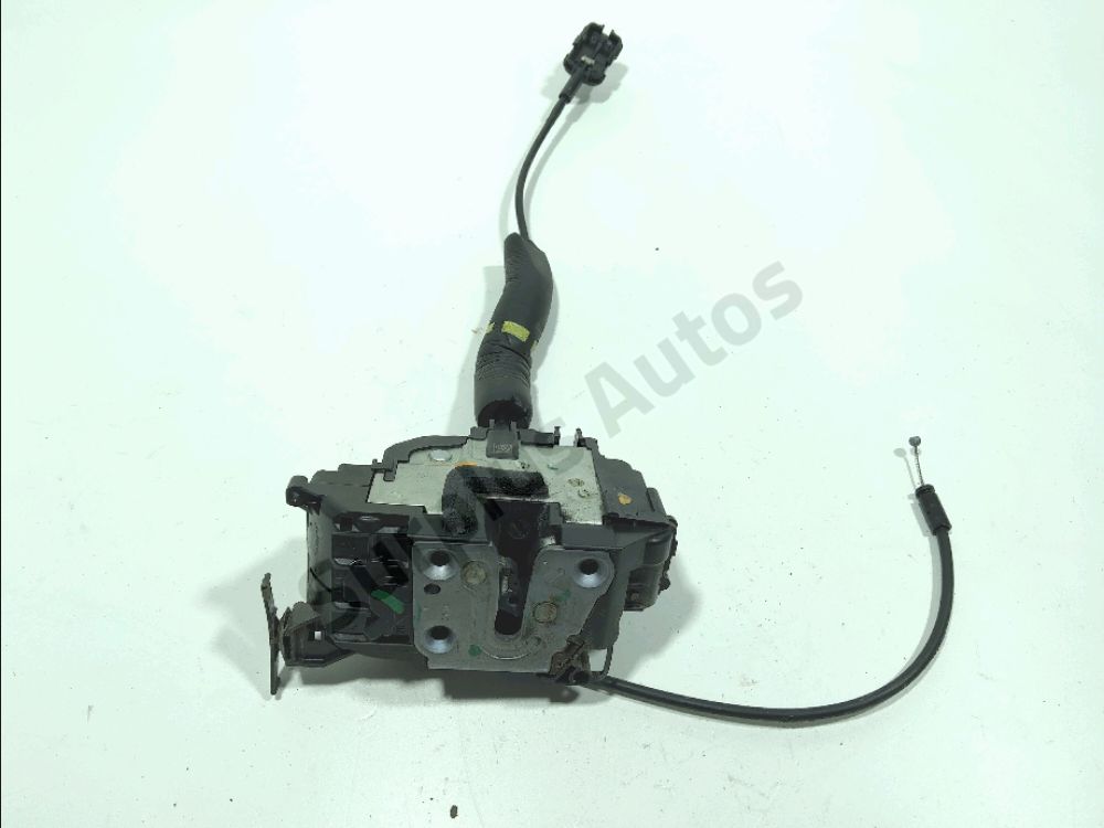 Serrure de porte avant droite