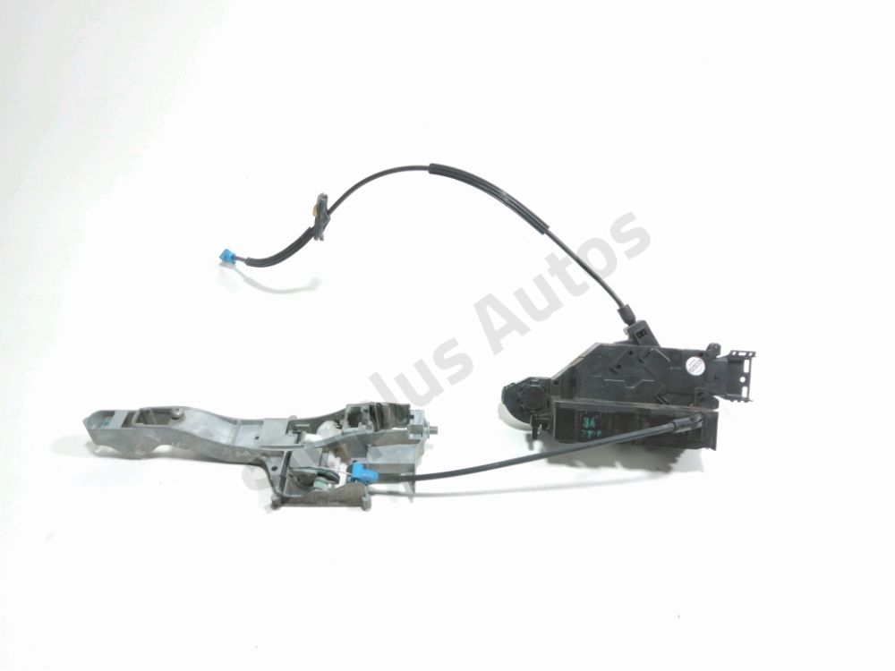 Serrure de porte avant droite