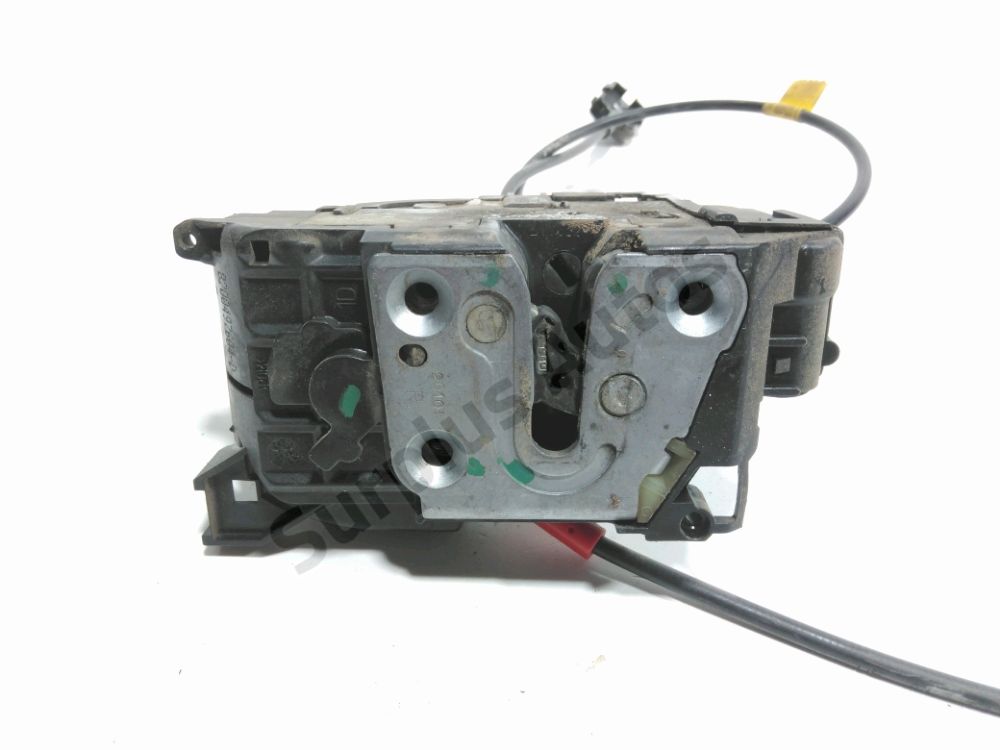 Serrure de porte avant droite