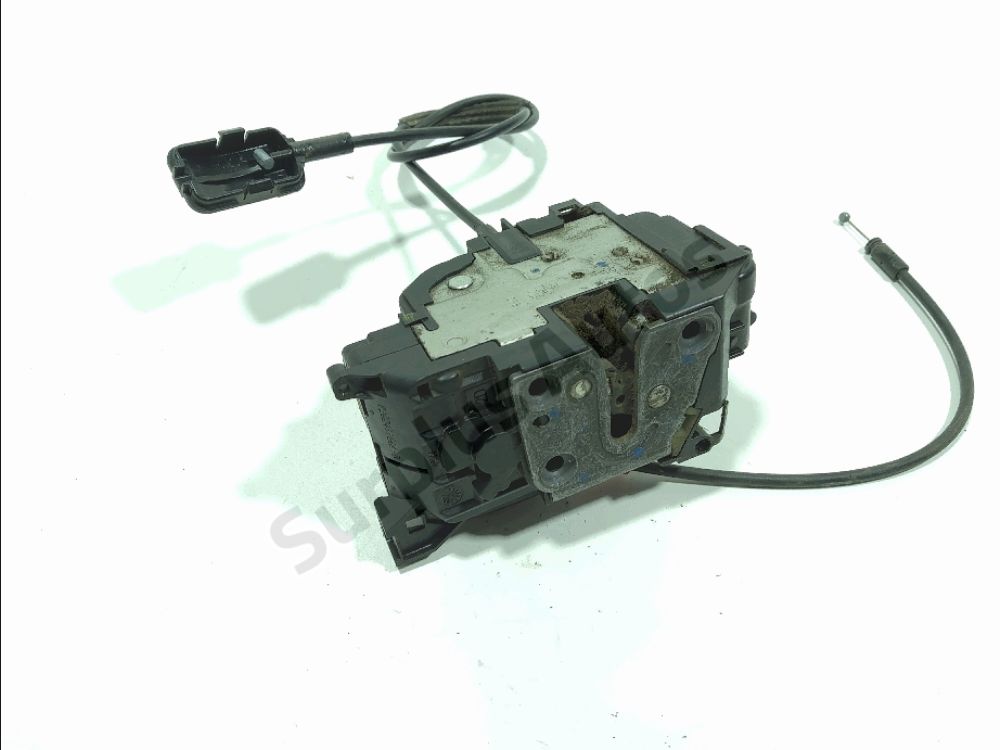 Serrure de porte avant droite