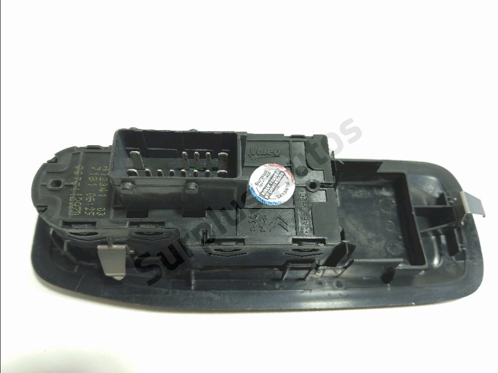 Commande lève-vitre avant gauche