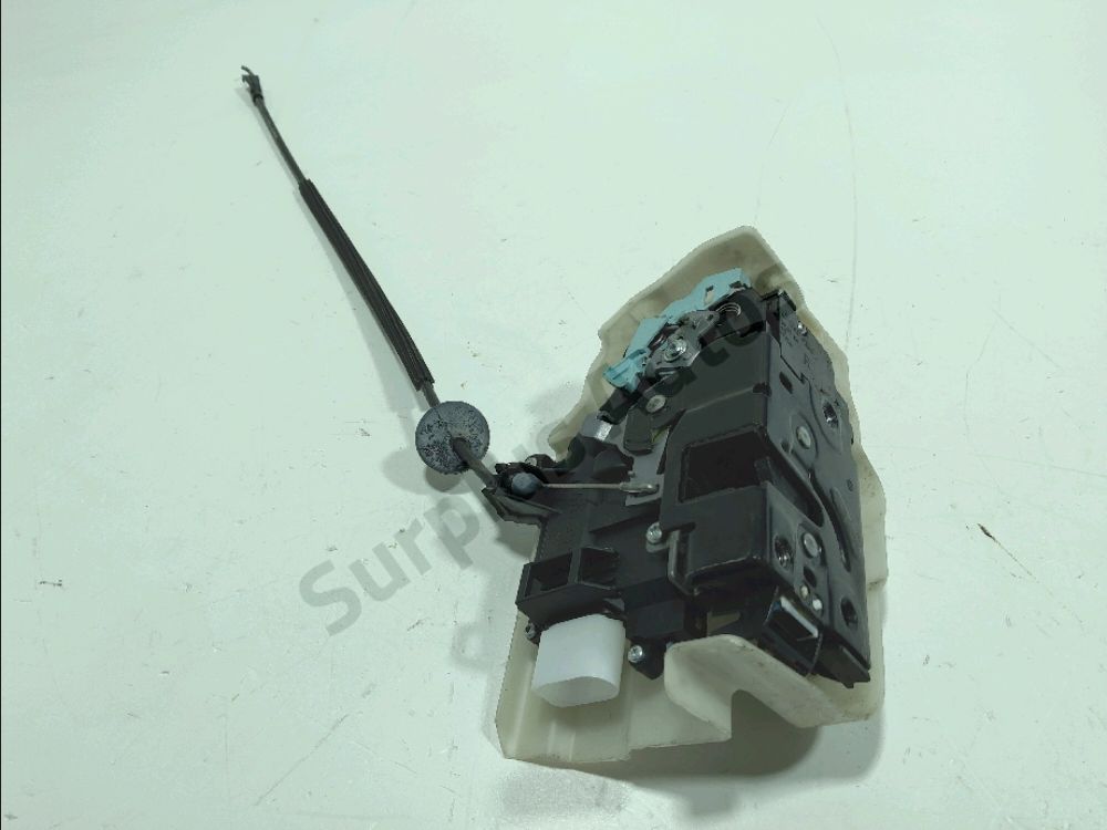 Serrure de porte avant droite