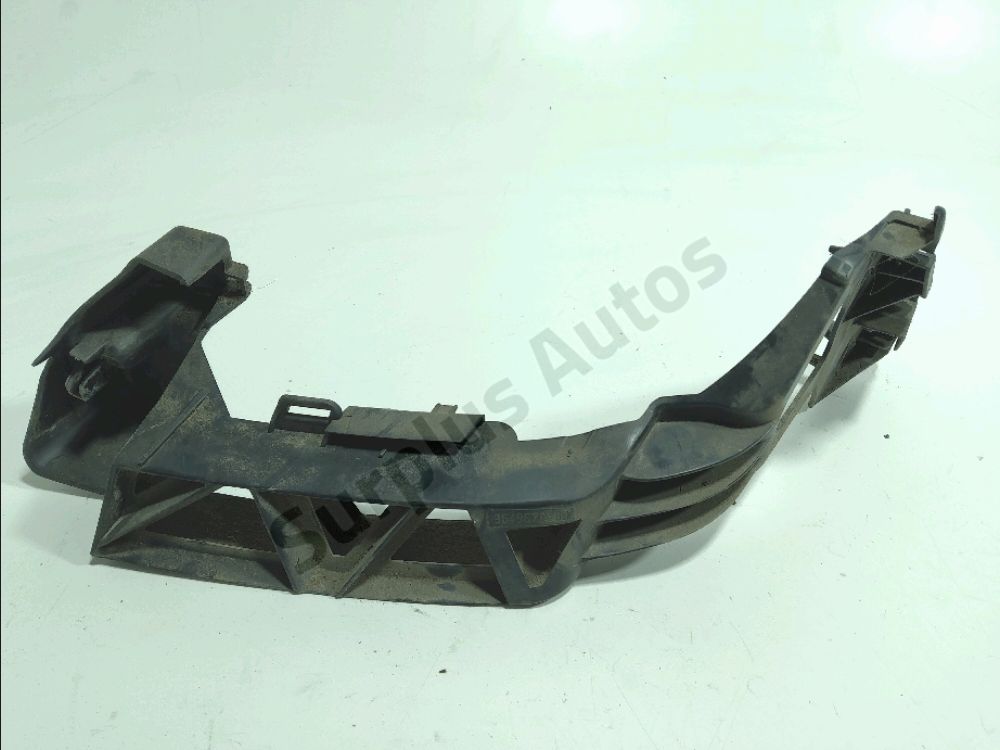 Support droit de pare-choc arrière