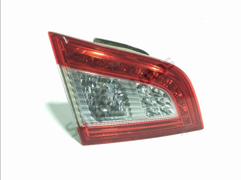 Feu arrière intérieur gauche