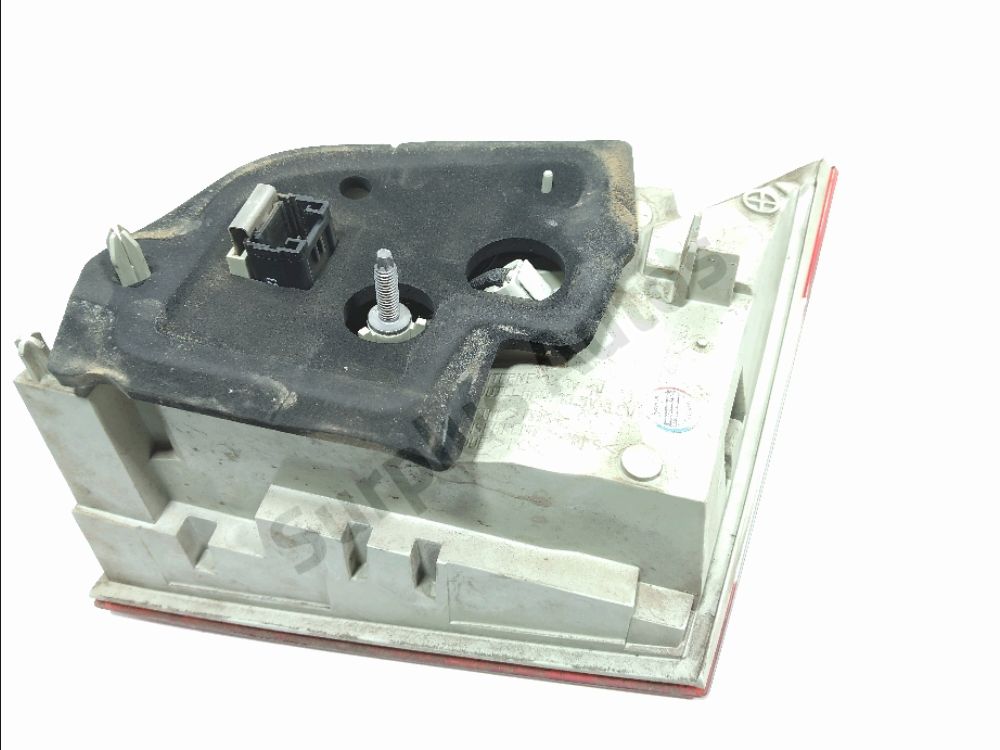 Feu arrière intérieur gauche