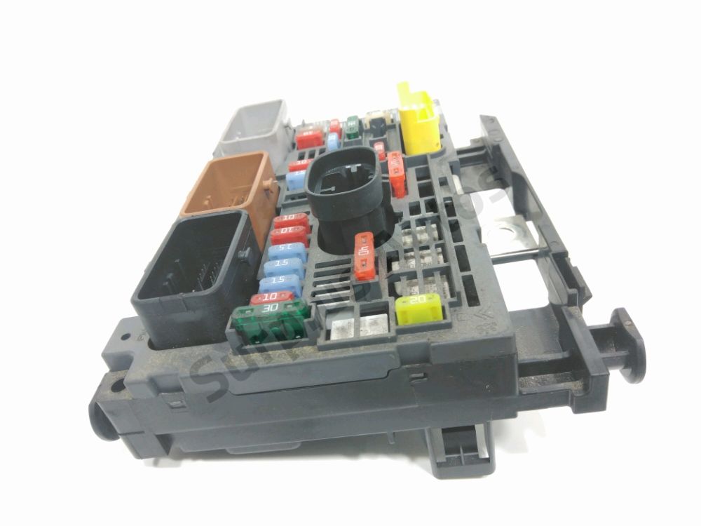 Boite à fusibles moteur
