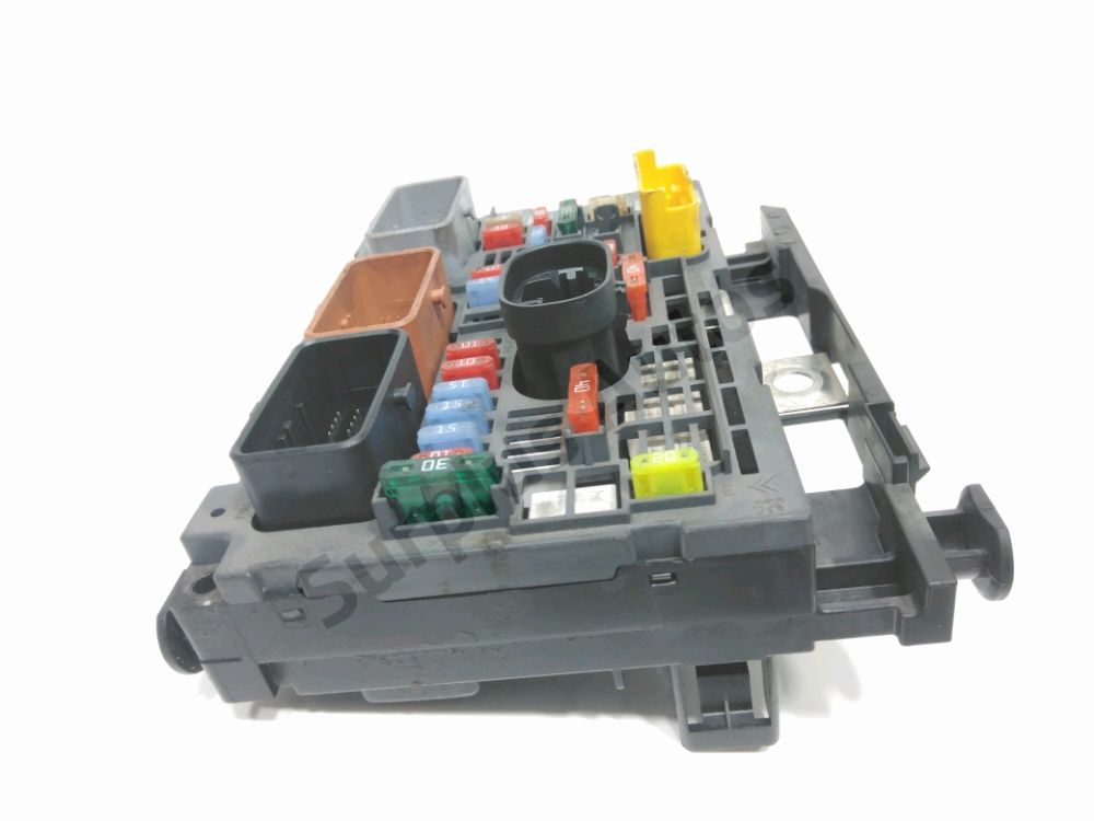 Boite à fusibles moteur
