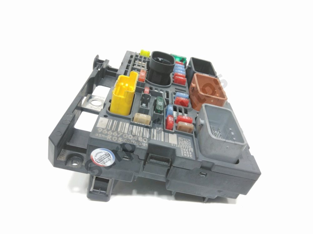 Boite à fusibles moteur