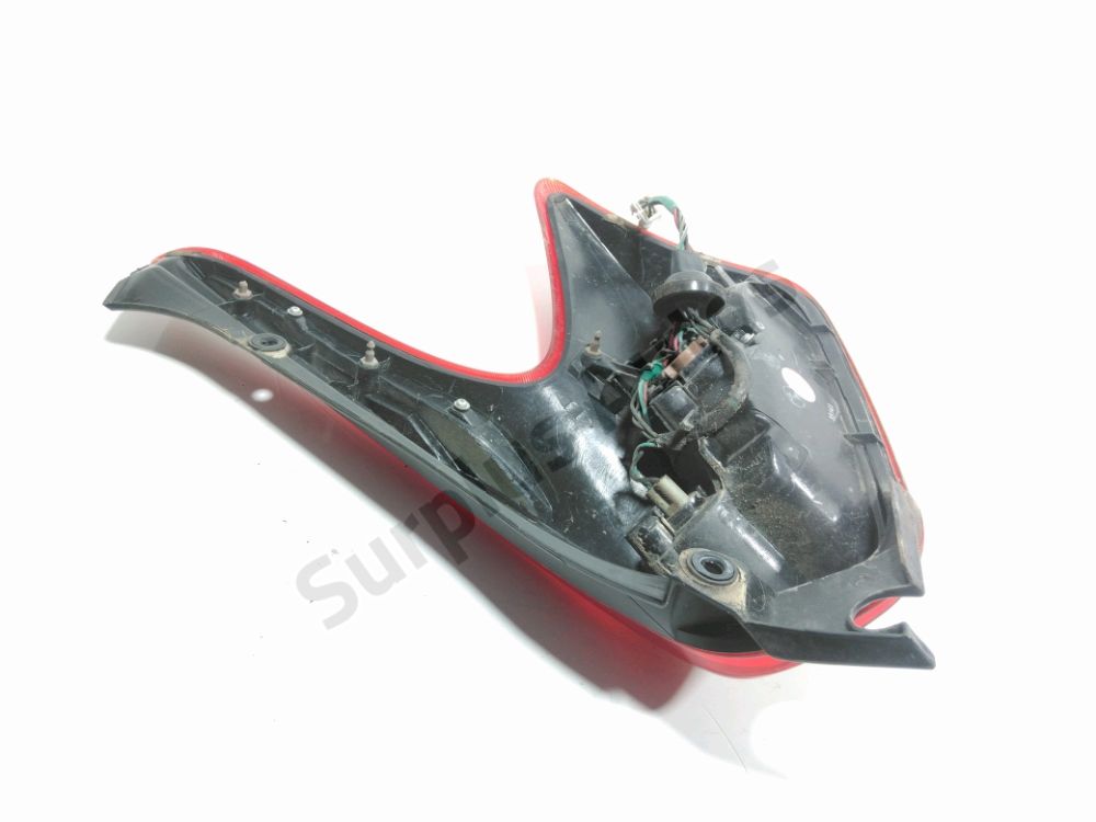 Feu arrière gauche