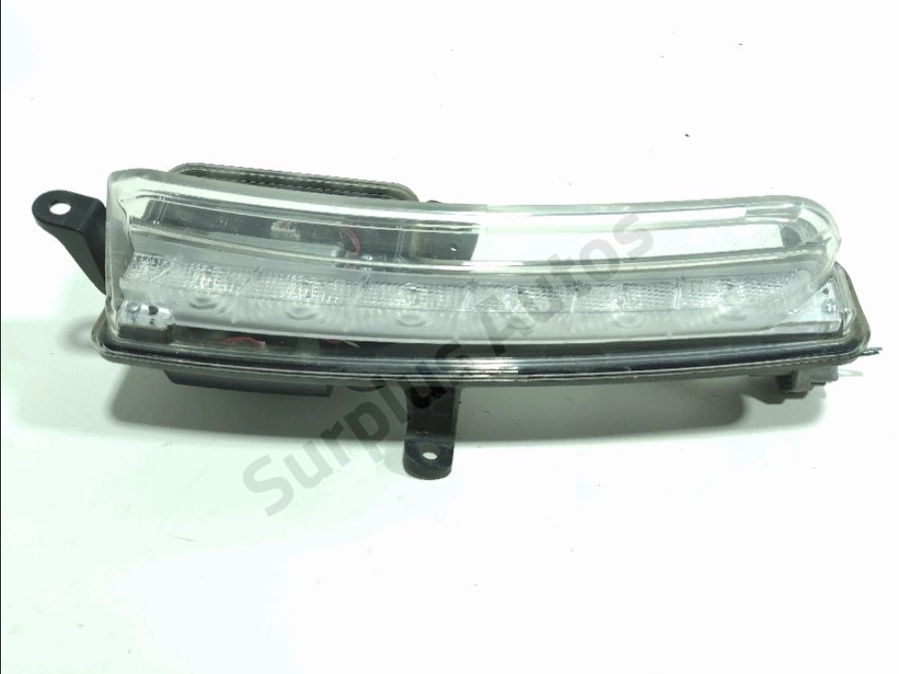 Feu diurne avant droit