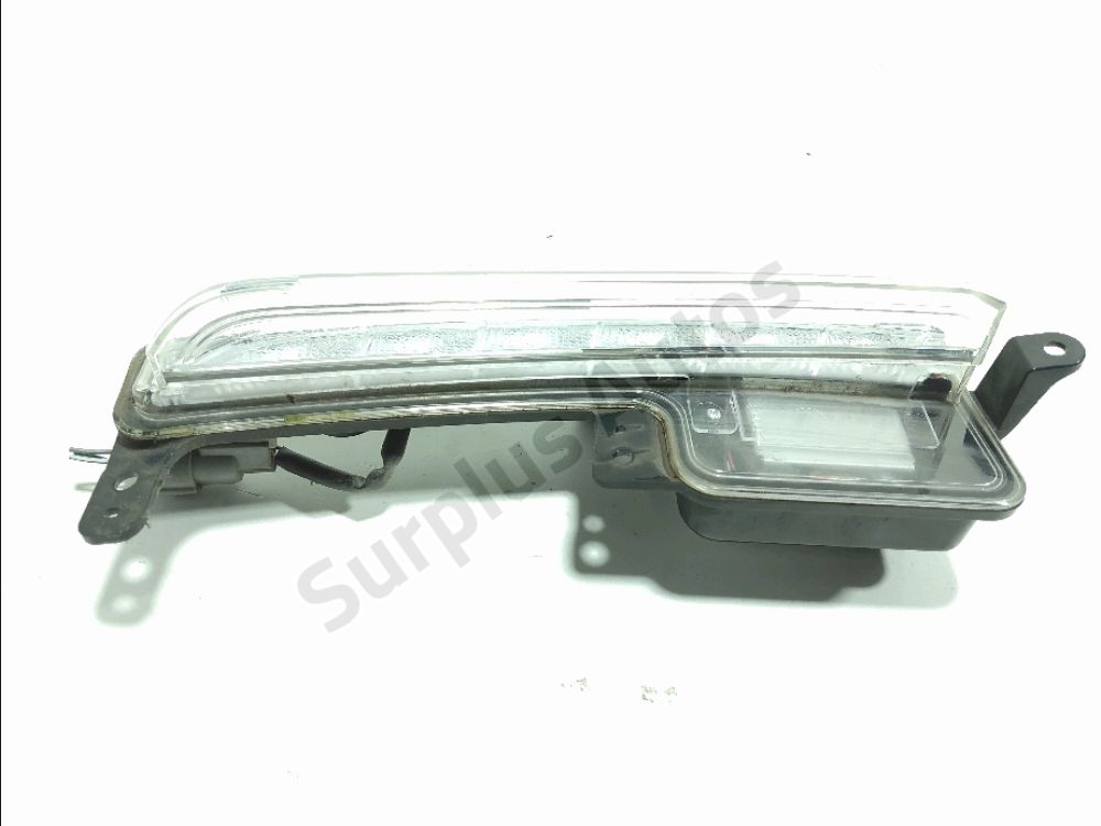 Feu diurne avant droit