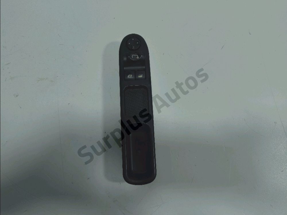 Commande lève-vitre avant gauche