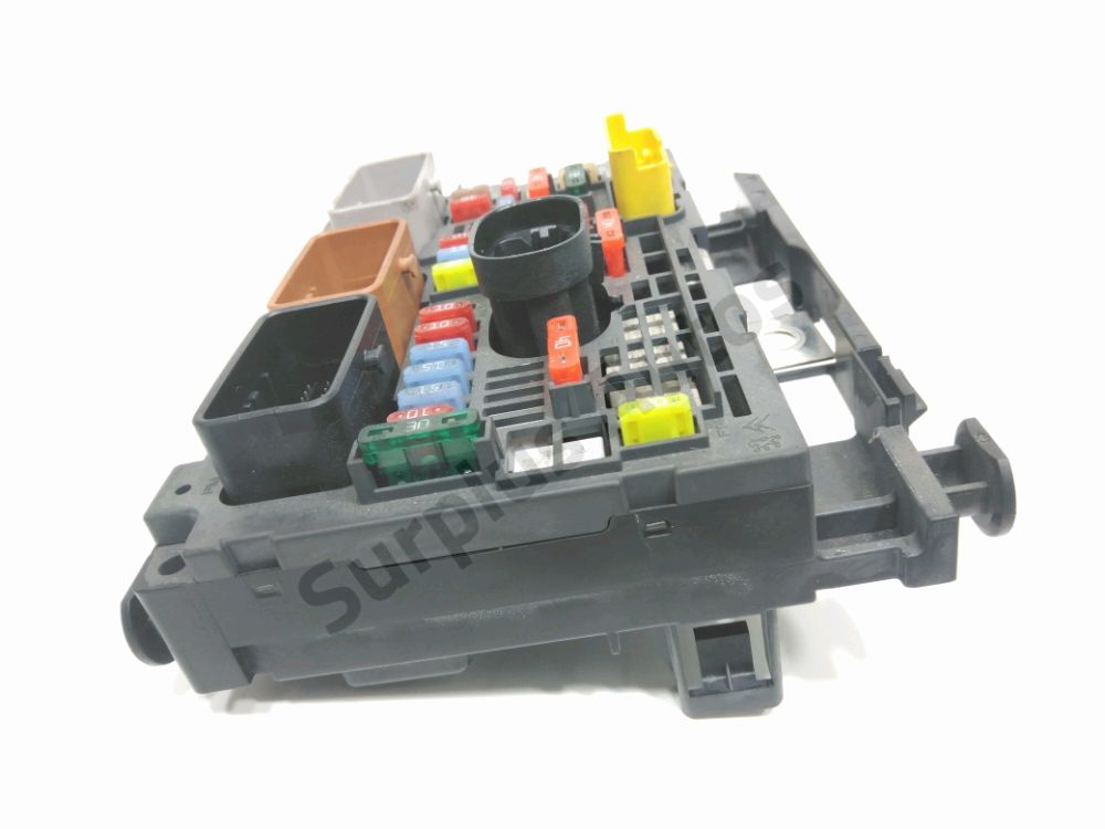 Boite à fusibles moteur