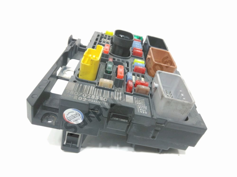 Boite à fusibles moteur