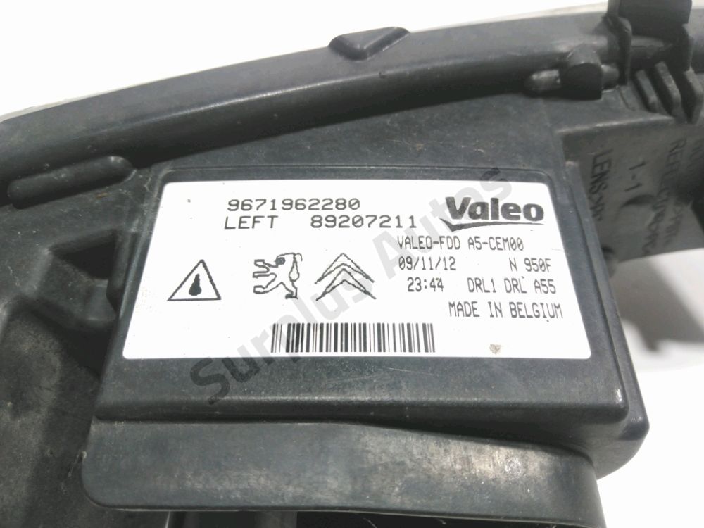 Feu diurne avant gauche